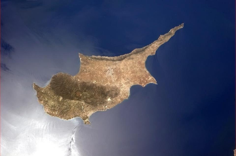 Η διάσταση της πολιτικής οργάνωσης: Κόμματα και θεσμοί στην Κύπρο της κρίσης. Του Γιώργου Χαραλάμπους Η διάσταση της πολιτικής οργάνωσης: Κόμματα και θεσμοί στην Κύπρο της κρίσης. Του Γιώργου Χαραλάμπους