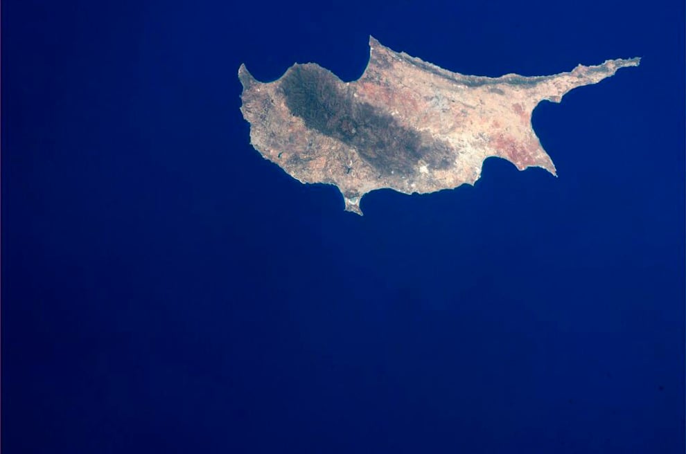 Να συζητήσουμε για τη λύση, να συζητήσουμε για την Κύπρο! Της Ξένιας Κωνσταντίνου Να συζητήσουμε για τη λύση, να συζητήσουμε για την Κύπρο! Της Ξένιας Κωνσταντίνου