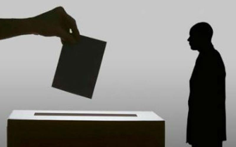 Η Επίδειξη Ισχύος και Η Επίθεση Δημοκρατίας. Της Έφης Γαβριήλ Η Επίδειξη Ισχύος και Η Επίθεση Δημοκρατίας. Της Έφης Γαβριήλ