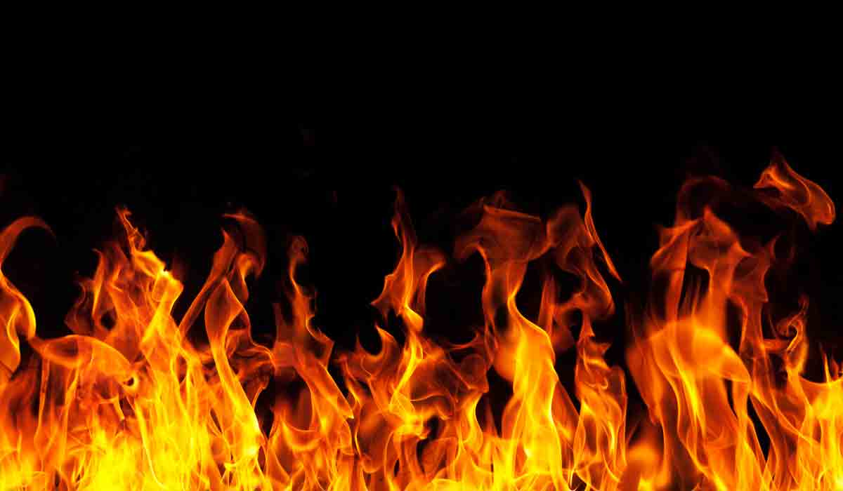 Fuego στα μπατζάκια μας! Του Λεόντιου Φιλοθέου Fuego στα μπατζάκια μας! Του Λεόντιου Φιλοθέου