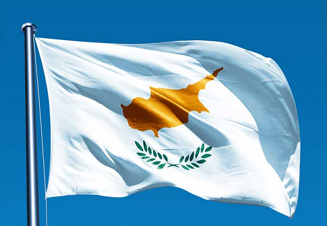 Ύμνος στην Κυπριακή σημαία. Του Μάριου Επαμεινώνδα Ύμνος στην Κυπριακή σημαία. Του Μάριου Επαμεινώνδα